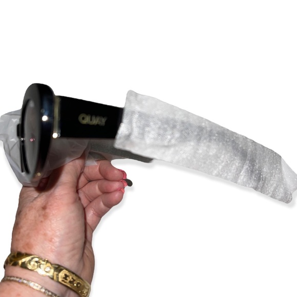 QUAY Show Up Sunglasses Black Frame Brown Lenses - Picture 6 of 10